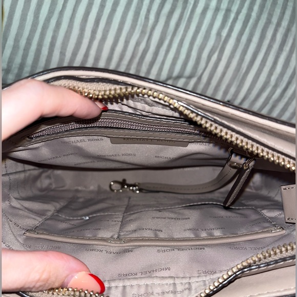 Authentic Michael Kors Handbag - Picture 5 of 7